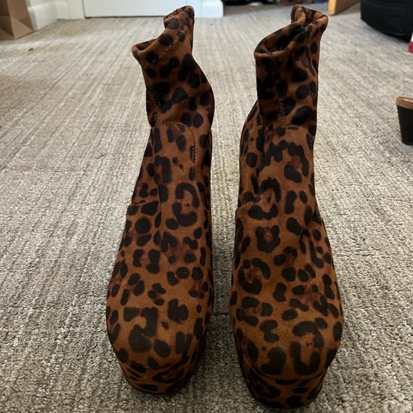 Platform Cheetah Print Heels - Picture 4 of 4